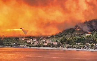 Πυρκαγιές: Εφιαλτικές ώρες σε Εύβοια, Ηλεία | Η ΚΑΘΗΜΕΡΙΝΗ