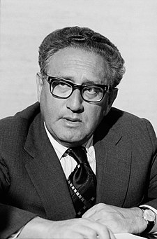 Henry Kissinger → Χένρι Κίσιντζερ, (εσφ.) Χένρι Κίσινγκερ
