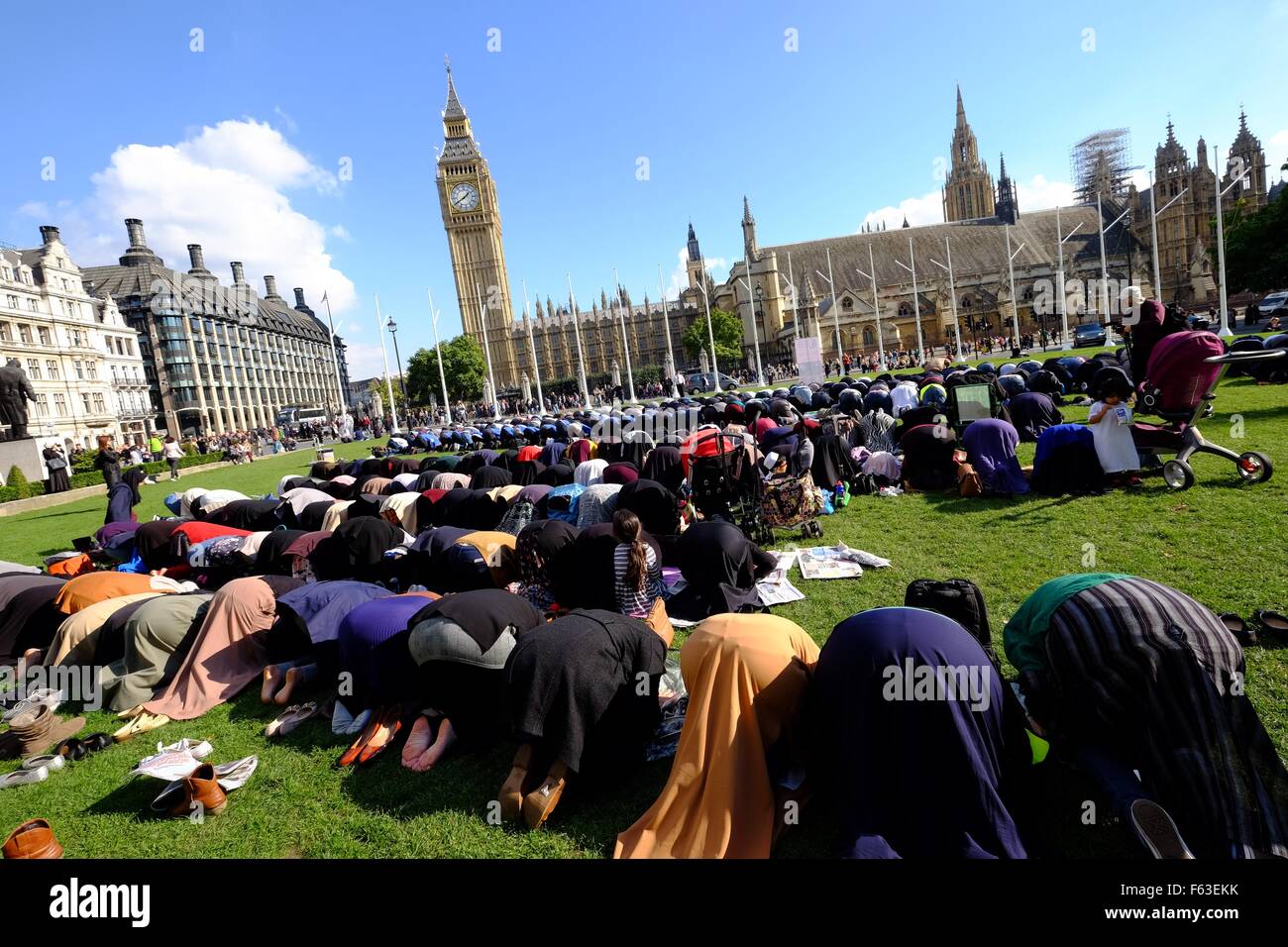 A group of Muslims hold jummah, Friday prayers in Parliament Square for the  first time ever, organised by a group called Muslim Climate Action  Featuring: Atmosphere Where: London, United Kingdom When: 09