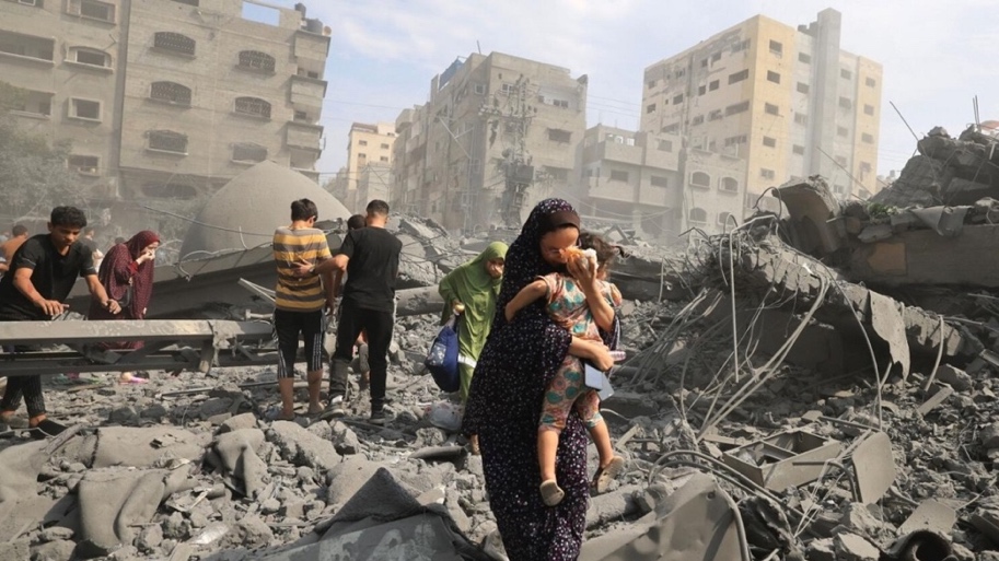 Πόλεμος στο Ισραήλ: Η Χαμάς ζητά από τη Δύση να παρέμβει για να σταματήσουν  οι βομβαρδισμοί στη Γάζα